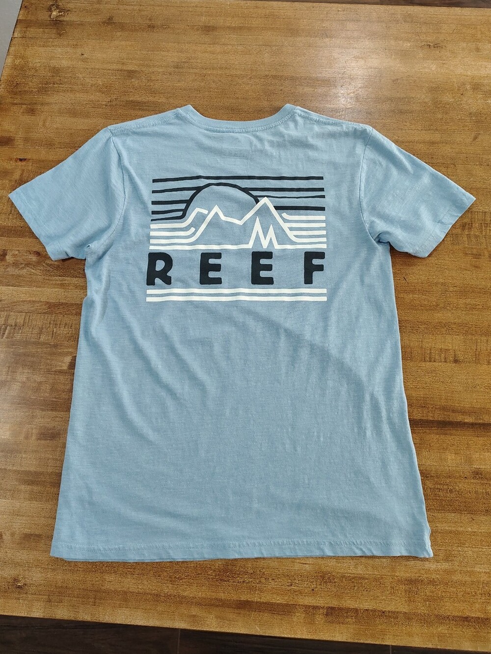 Reef Pale Blue Short Sleeve T-Shirt with Black & White Back Graphic Size M